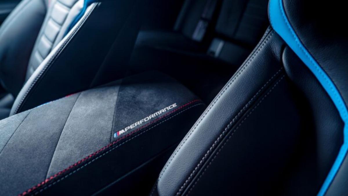 車室則以Alcantara麂皮中央扶手提升質感。（圖／BMW提供）