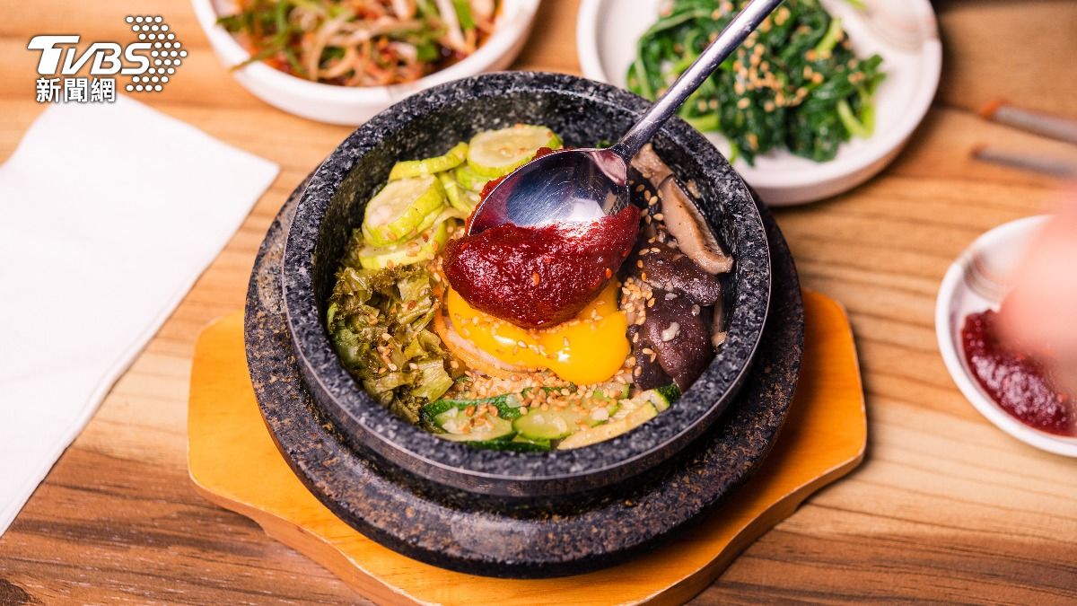 好市多販售的「雜菜粉絲拌飯」讓網友大推。（示意圖，非本次事件／shutterstock 達志影像）