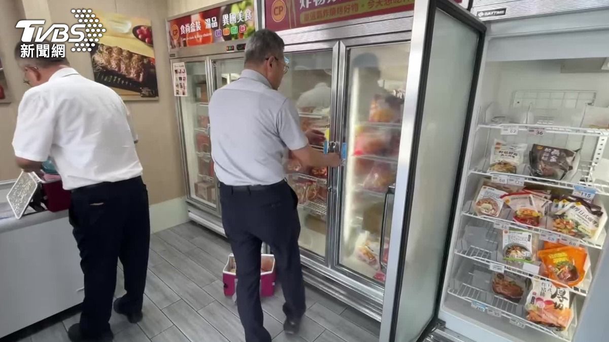 食品大廠卜蜂都把可能受到中聯含苯駢潷的波及的產品先自行下架 。(圖/TVBS)