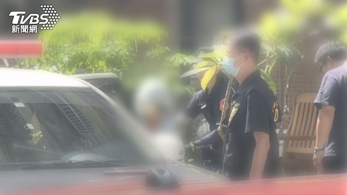 警方獲報後抵達現場,發現有一名少年受傷,另一名涉案女子則由警方帶返調查。(圖/TVBS)