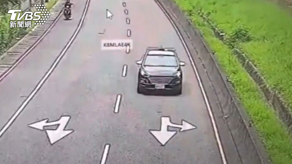 前一個路口監視器畫面顯示警示燈有亮。(圖/TVBS)