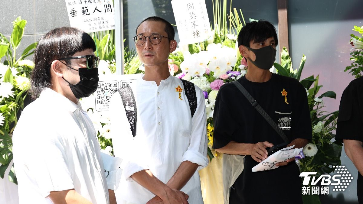 浩角翔起、馬國畢來送別傅子純。（圖／張哲鳴攝）