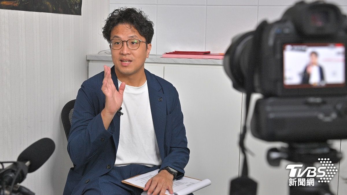 沈伯洋說,他不僅關心國安法案,其他民生提案更是佔了任內所有提案的一半。(圖/胡瑞麒攝)