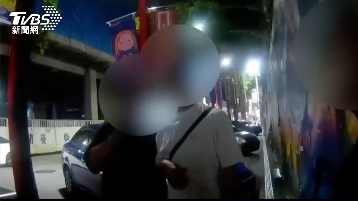 西門町崩潰鬼叫!醉漢被計程車拒載爆走 遭警強制帶回糗了