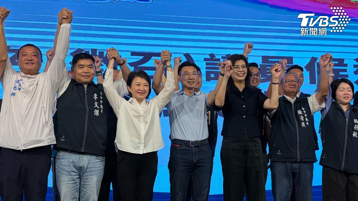 暗示2028?鄭麗文同台讚盧秀燕「我們的太陽、共同的媽媽」