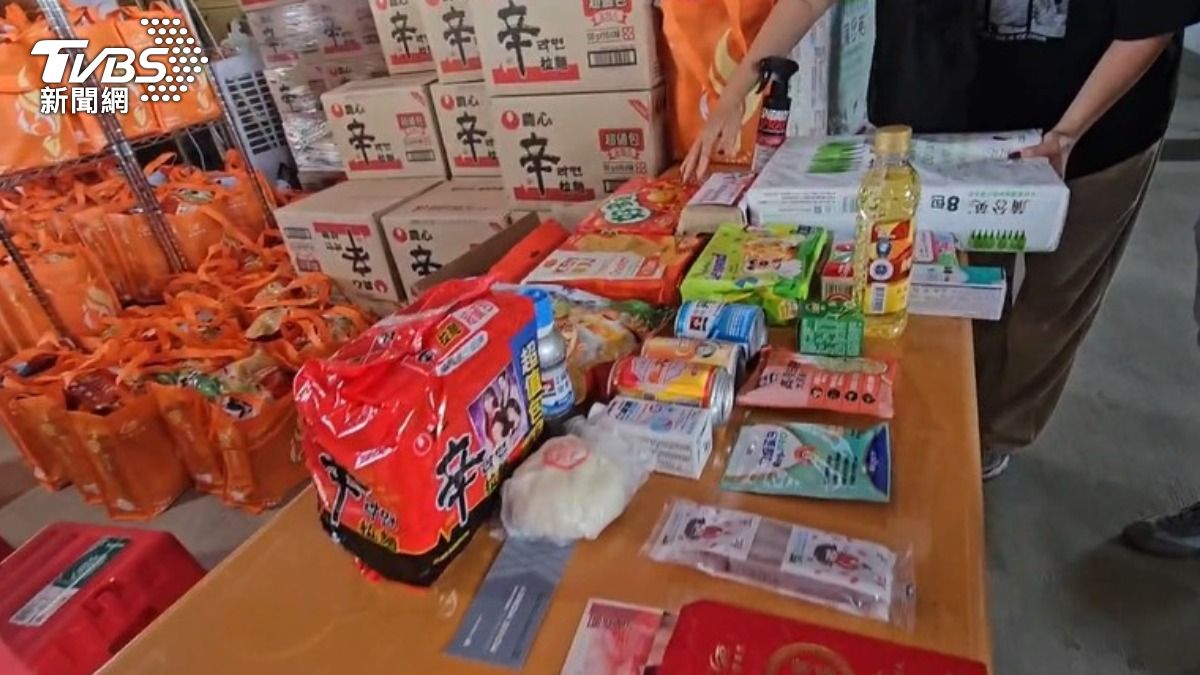 捐血換約20種禮品,兩天活動吸引逾3千人參加。(圖/TVBS)