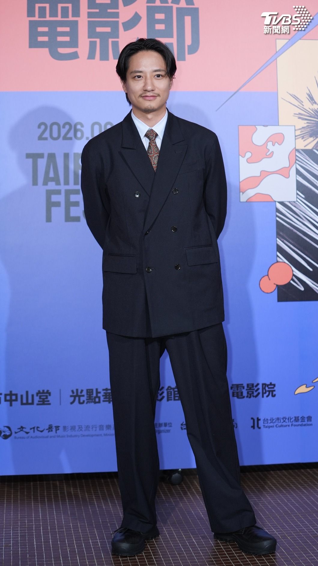 藤原季節一見到記者就嗨翻。(圖/張哲鳴攝)