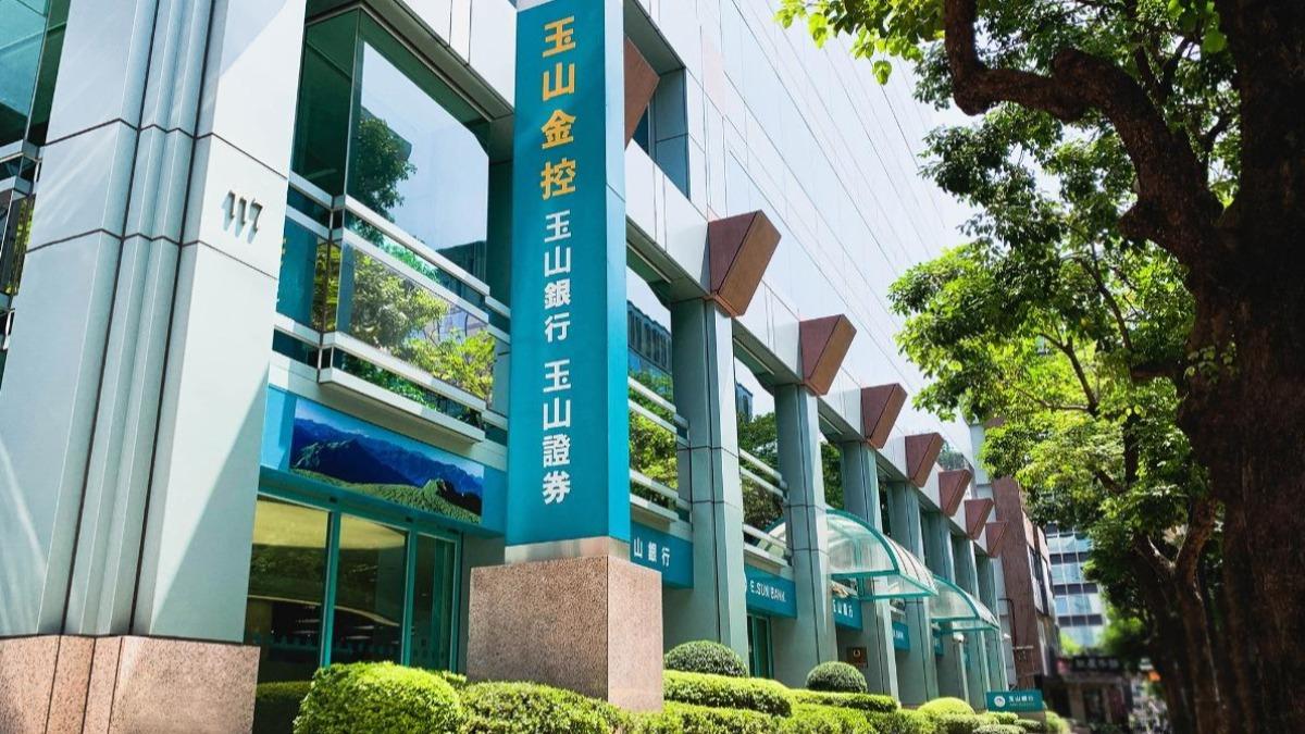 玉山銀行黑熊卡換成Unicard。(圖/玉山金提供)