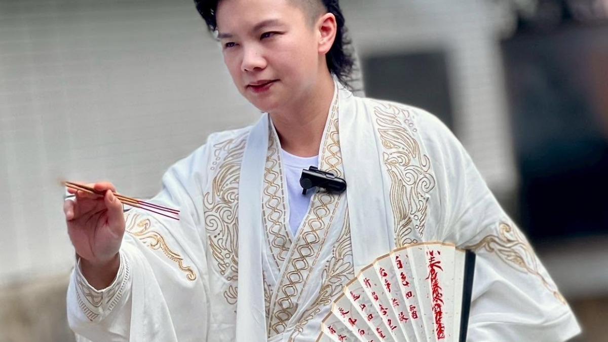 被潑屎、丟雞蛋 尬電師父出招!發新歌訴冤:別讓流量淹沒真話