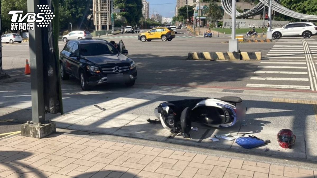 快訊／台中賓士疑買得來速撞飛機車　61歲男騎士死亡