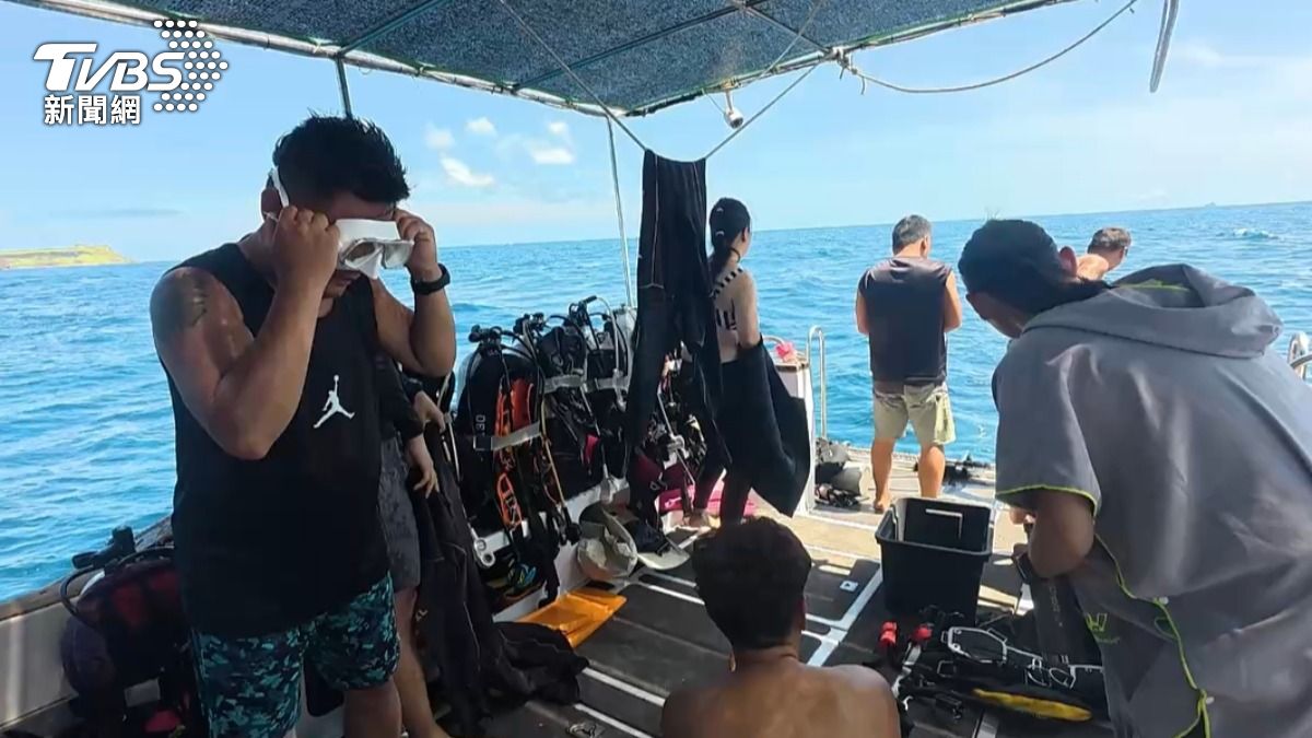 潛水團暫緩原定行程,救援海龜後送至七美島。(圖/TVBS)