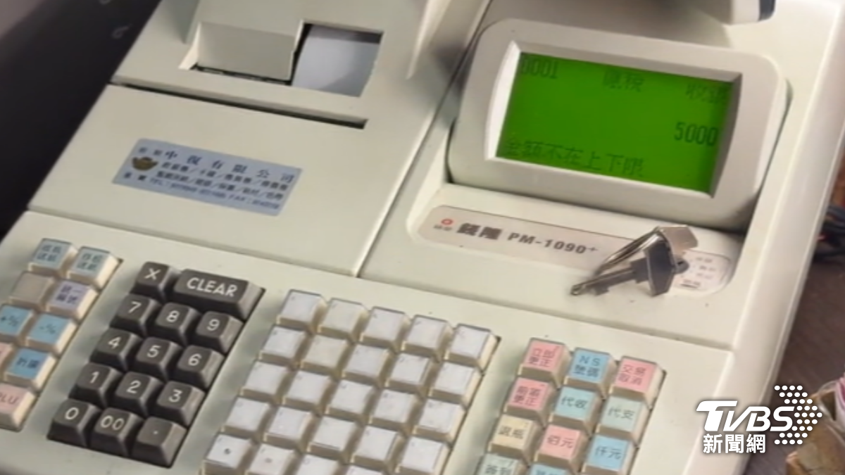 業者誤按收銀機按鍵。(圖/TVBS)