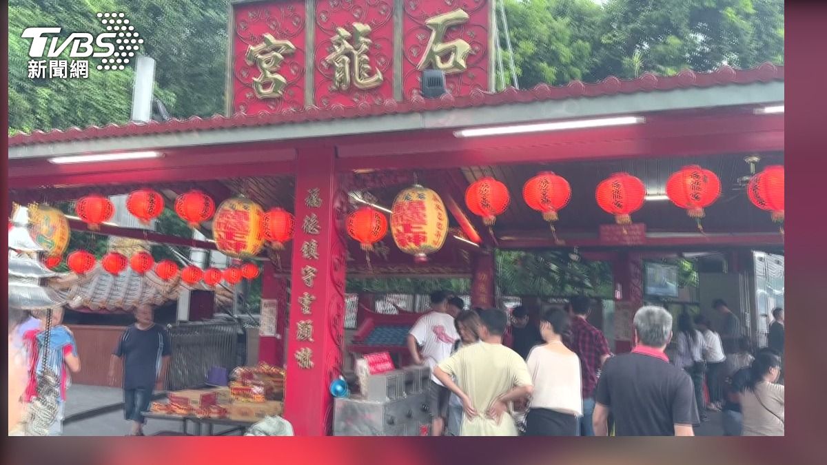 石龍宮又稱泡麵土地公,中聯油品事件,下架三款味王泡麵。
