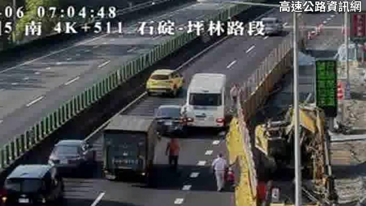 3車追撞。（圖／國道即時路況）