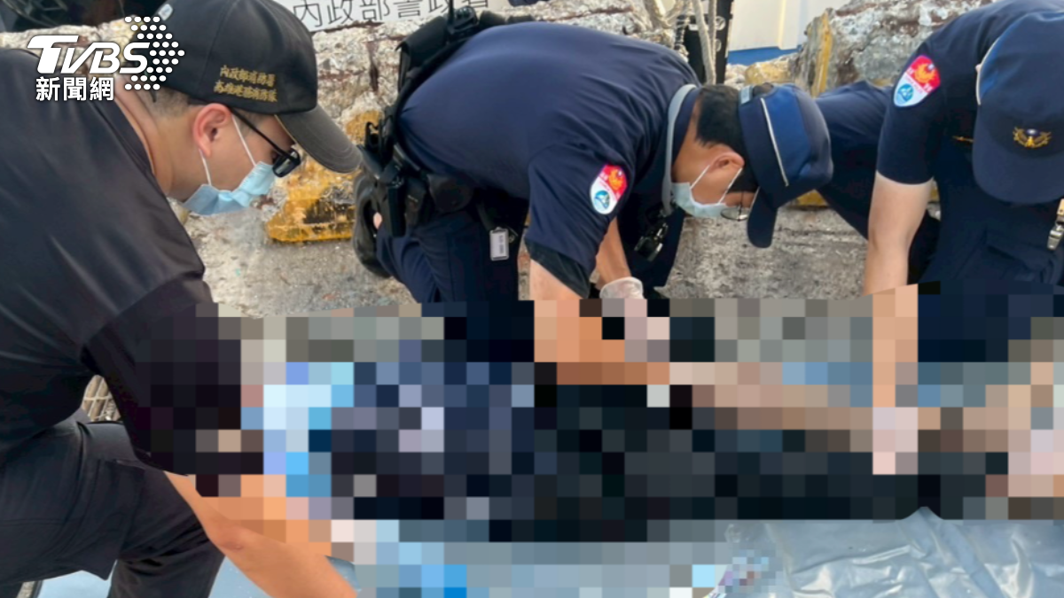 高雄前鎮漁港「人形物」載浮載沉　刺青男浮屍飄出