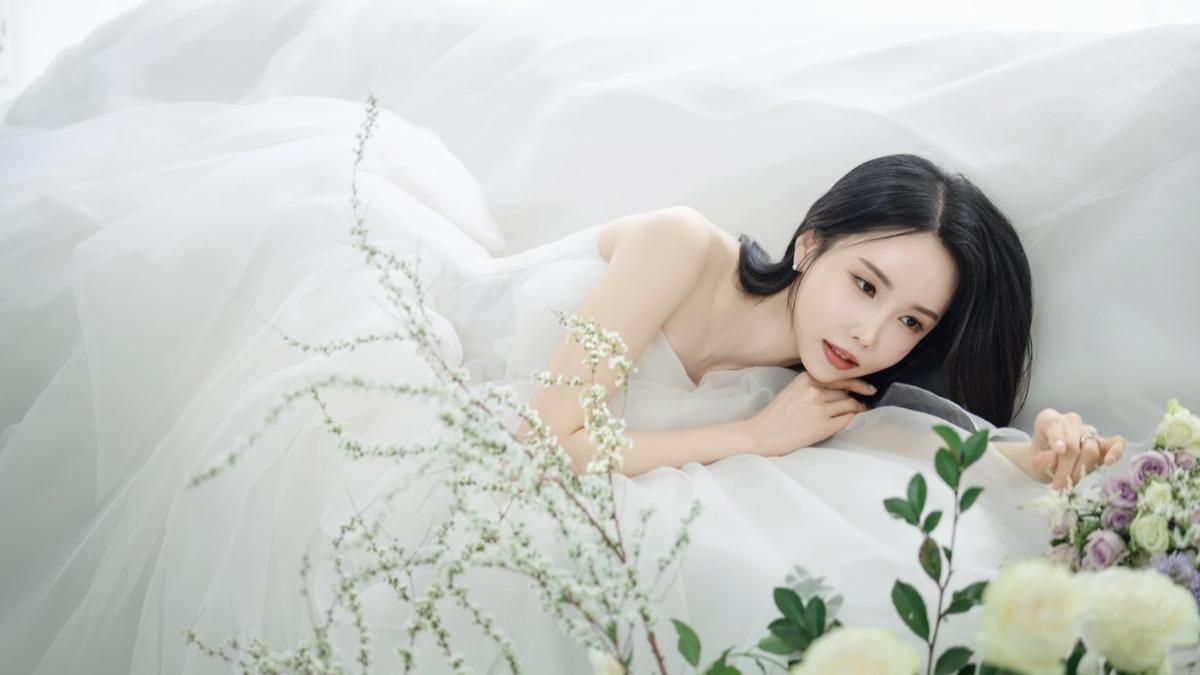 LINZY宣布結婚後隔天就舉辦婚禮。(圖/翻攝自IG)