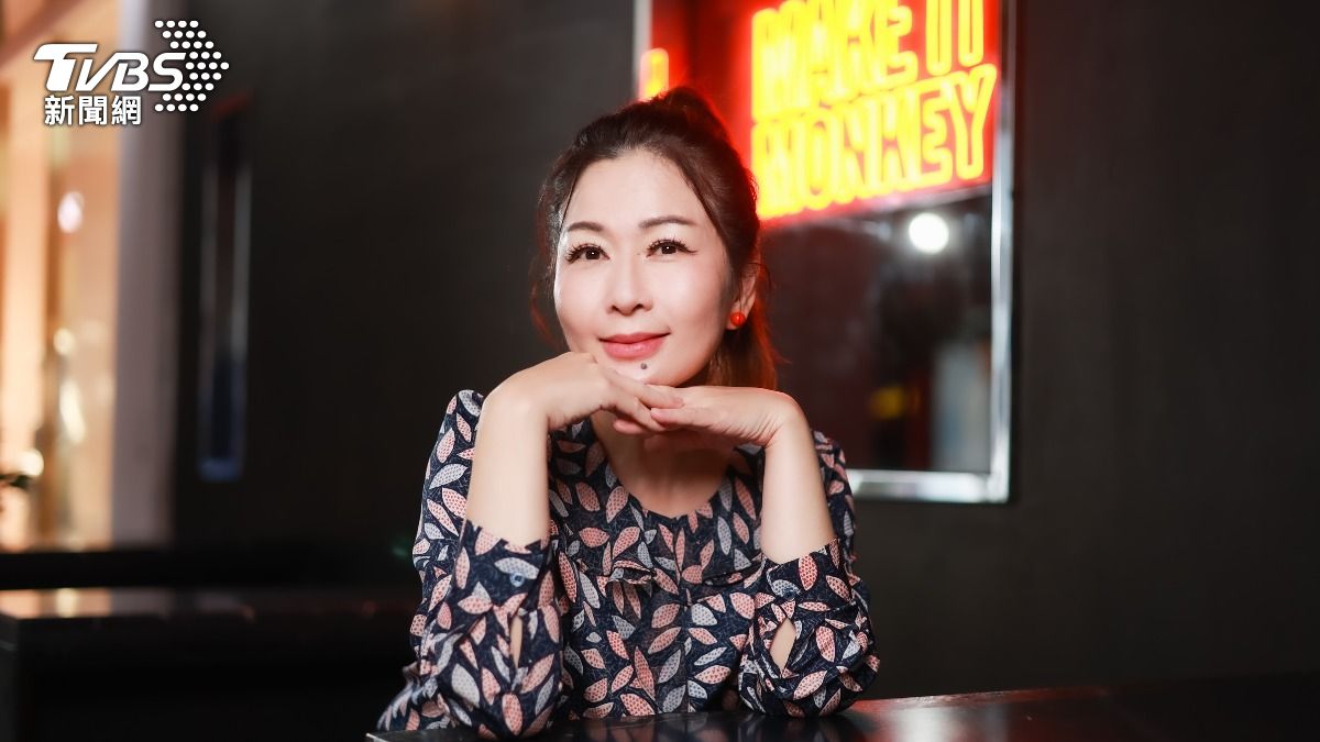 獨／56歲金曲歌后激瘦20公斤！腳只剩下骨頭　超美模樣曝光