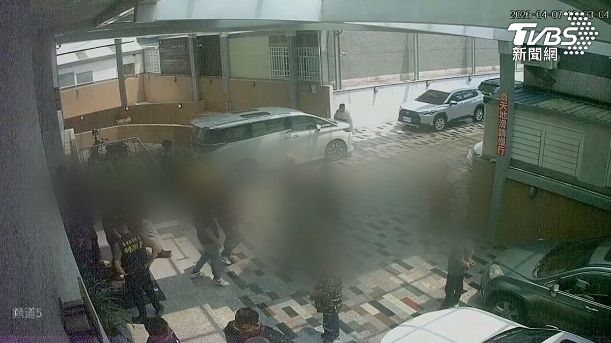 黃小姐更指控對方找黑衣人企圖影響營運,認為從頭到尾就是一場騙局。(圖/TVBS)