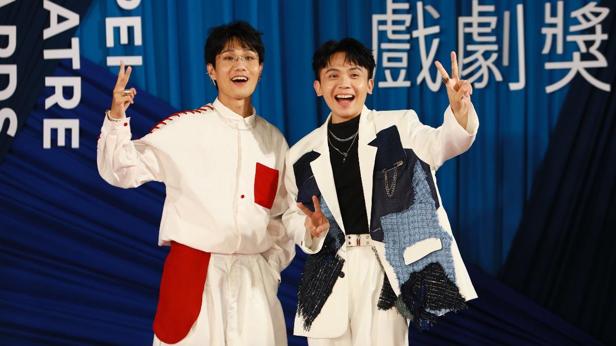 宮能安(左)拿下最佳音樂劇類男演員獎。(圖/華視提供)