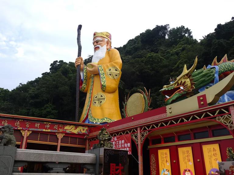 小暑節氣拜土地公可以祈求財運。(圖/shutterstock達志影像)