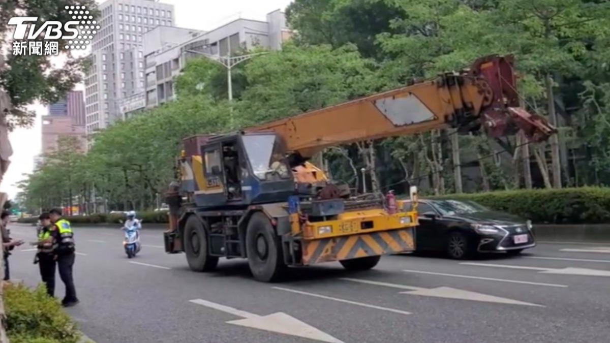 賴姓吊車司機撞死蔡姓女學生。（圖／TVBS資料畫面）
