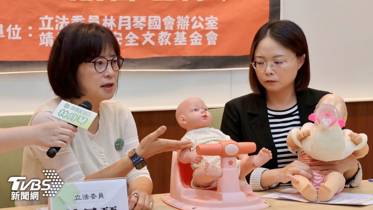 立委和靖娟基金會揭露高風險產品。（圖／立委提供）