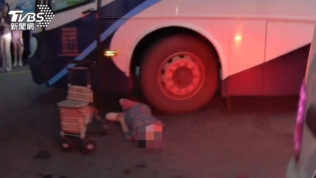 有片/老婦推助行器遭公車捲車底 髖骨及右大腿骨折送ICU