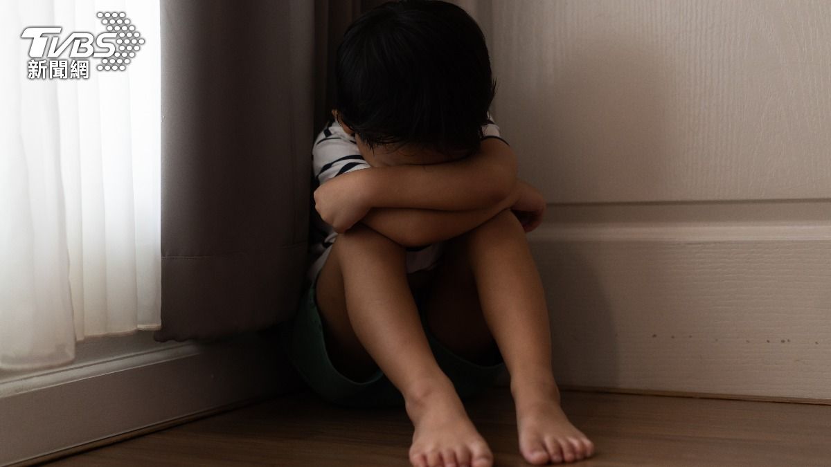 揪心!新竹幼童遭「壓制拖拉、掌摑腳踹」 掙扎爆哭嘶吼