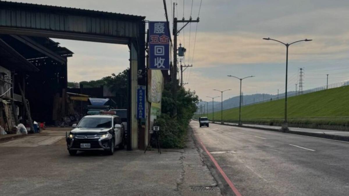 部分人質疑這種藏警車、藏測速器的做法根本是在搶錢衝業績。(圖/77cc_1102 Threads)