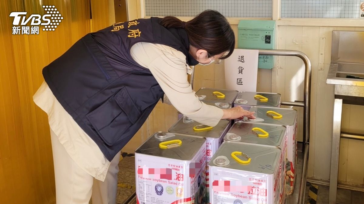 高雄市政府持續追查中聯油脂股份有限公司問題大豆沙拉油流向。（圖／TVBS）