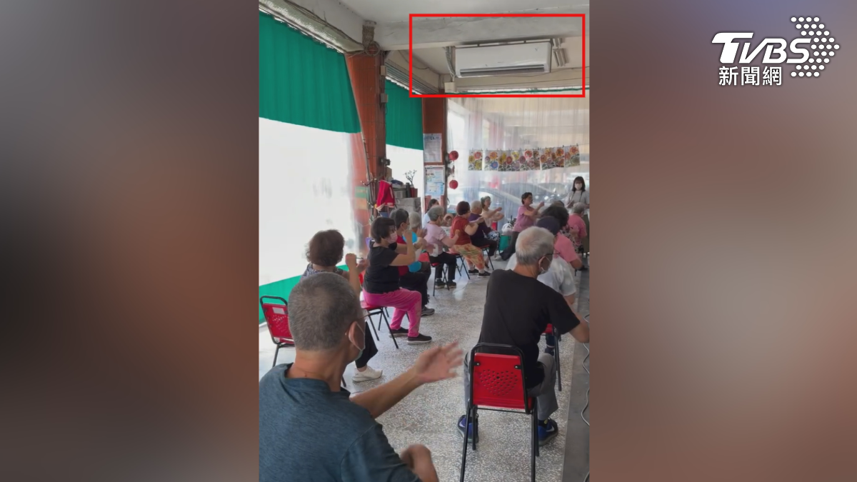 參與據點活動的長輩表示，天氣很熱的時候，里長會把簾子圍起來並開冷氣，讓大家上課時感到舒適，若沒有冷氣坐在那邊會一直流汗。（圖／TVBS）