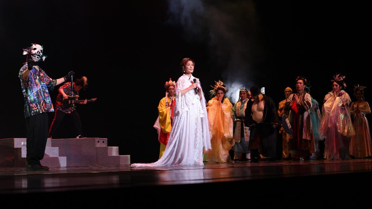 陳亞蘭演出《女俠俱樂部》公益舞台劇《黑家店》。(圖/尊鵬國際有限公司提供)