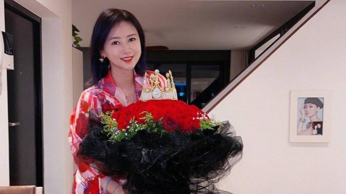 澄清遭掃地出門傳聞！女星翁虹首談首段豪門婚：當作簽錯合約