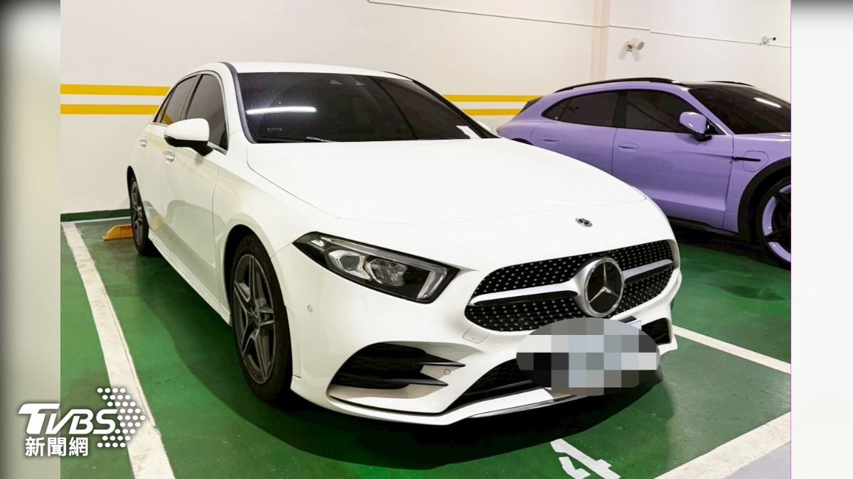 士林分署拍賣白色賓士A180車輛。（圖／TVBS）