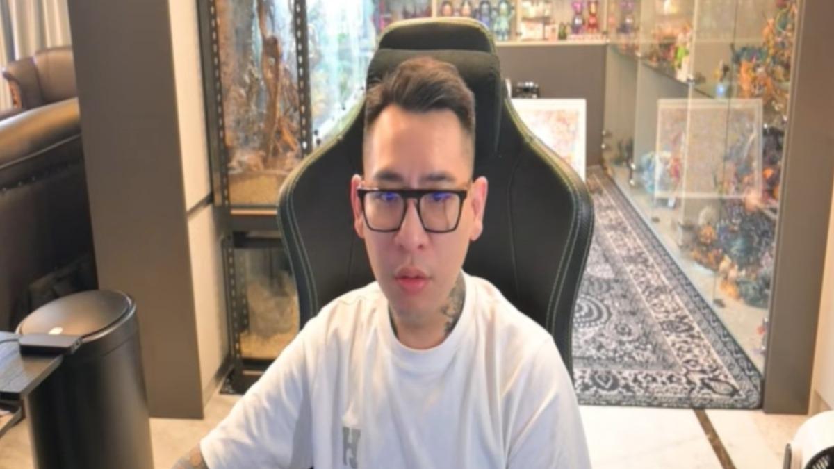 蹦闆開直播強調沒收到通知。(圖/翻攝蹦闆YouTube)