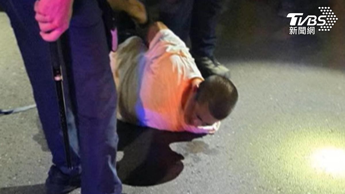 掛偽造車牌遇巡邏秒逃！警追40公里砸窗逮人　駕駛驗出安毒