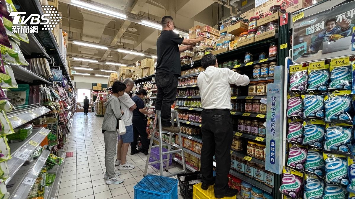 慎防強颱巴威！賣場湧現補貨潮　北市籲備妥3天乾糧