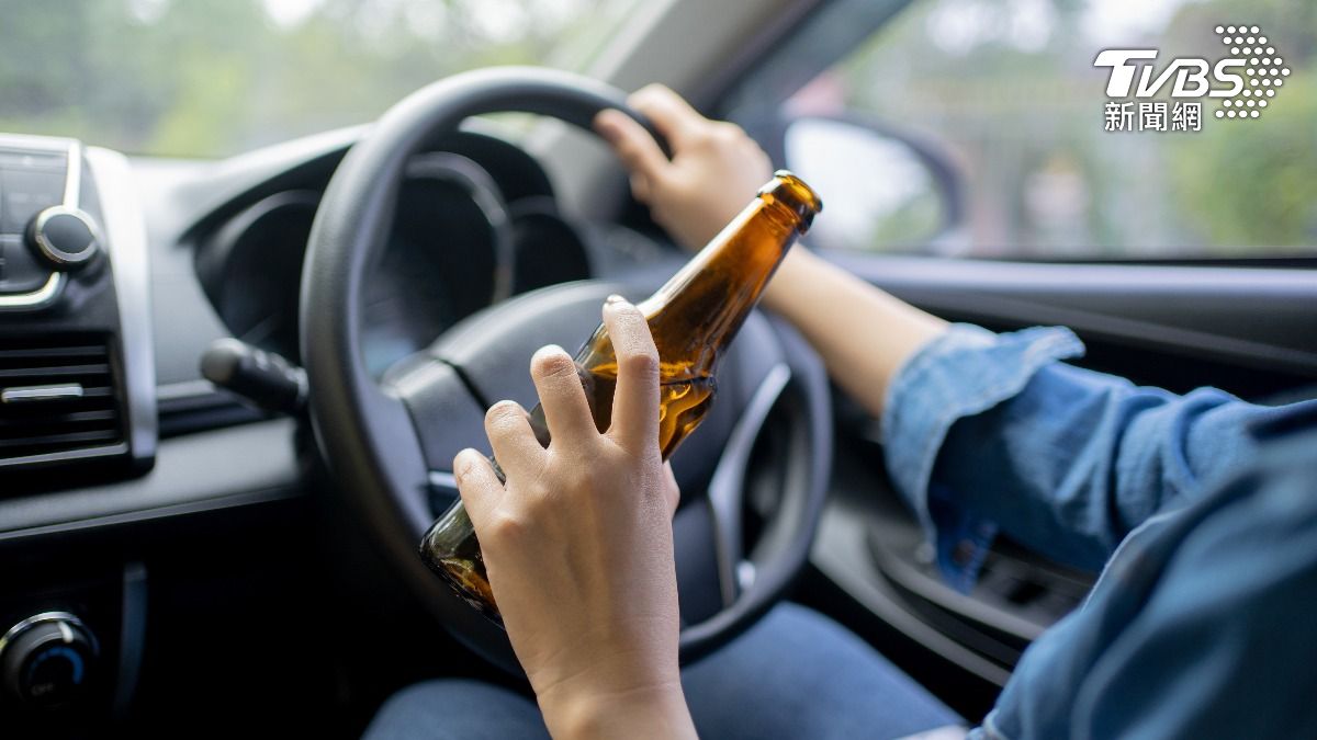 無良父酒駕猛撞!酒測0.40車頭全毀 10歲愛女重創講不出話