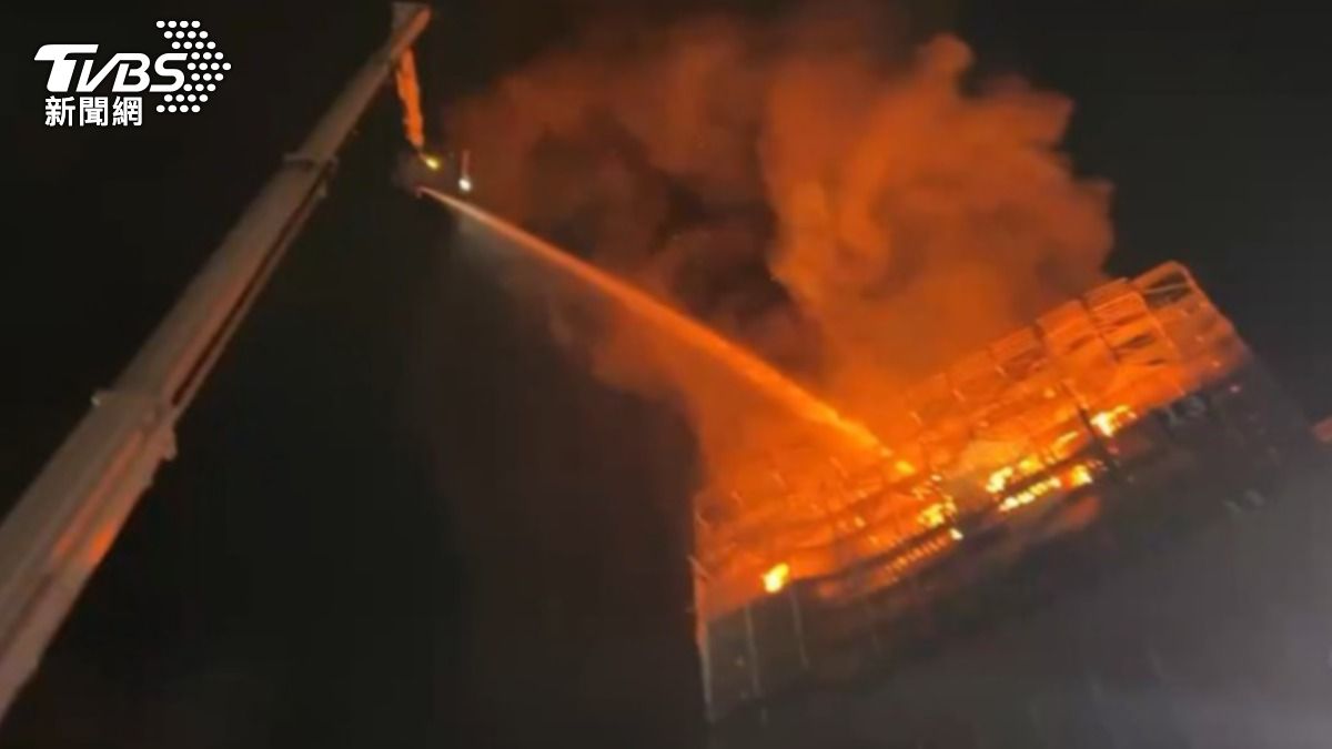 建築工地火災-台中工地火災-雲梯車灌救-建案火災-興建建案大火