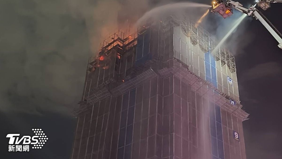 建築工地火災-台中工地火災-雲梯車灌救-建案火災-興建建案大火