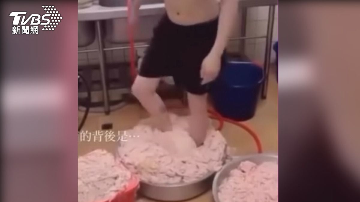 台中市太平超噁「腳踩去角質雞皮」遭炎上 食安處要查了