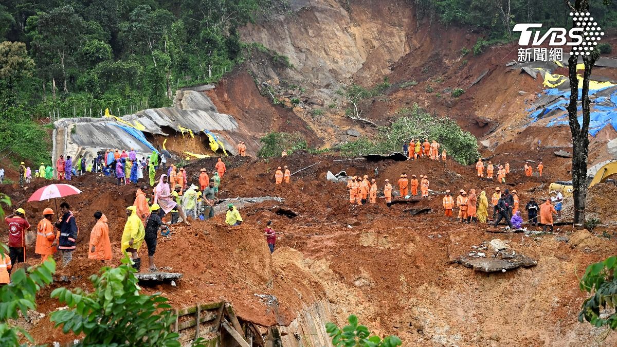 印度南部喀拉拉邦一處隧道工地7日因暴雨引發致命山崩 (圖/達志影像路透社)