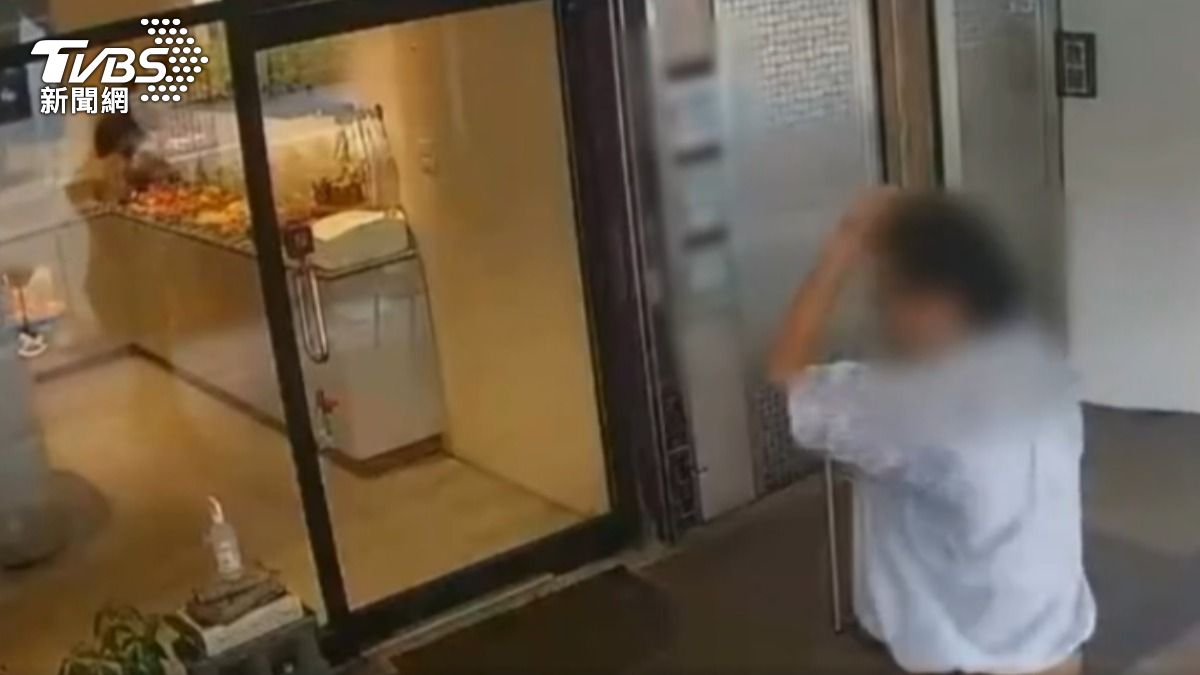 黃姓男子新北趴趴走,跟店家借850元留空號。(圖/TVBS)