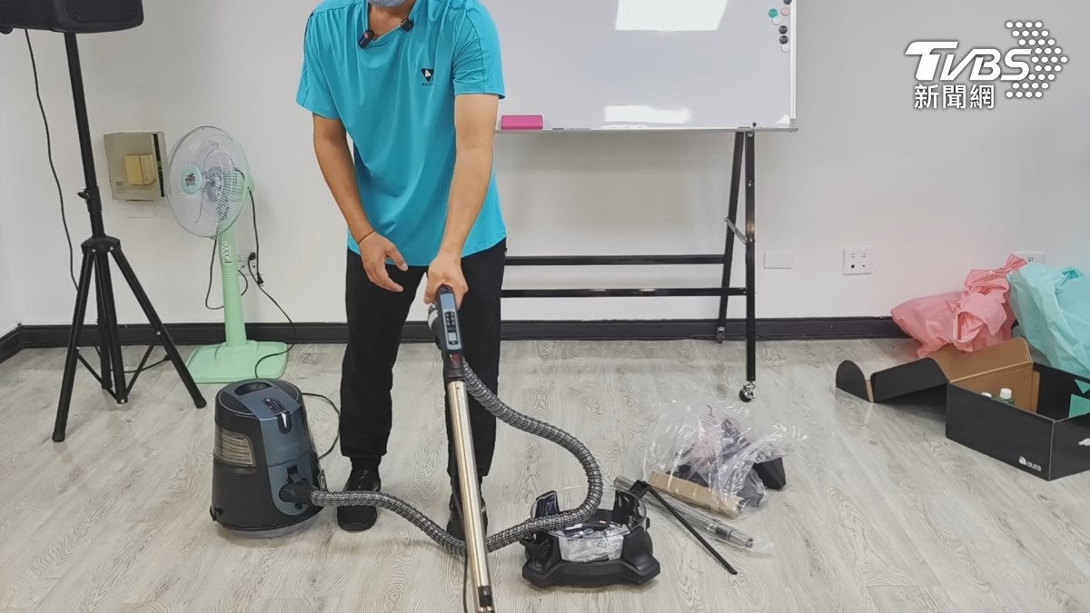 好幾位離職和現任員工出面爆料,打著除蟎師名義,買了機器到府服務,服務次數要達到十次才可能收到錢(圖/TVBS)
