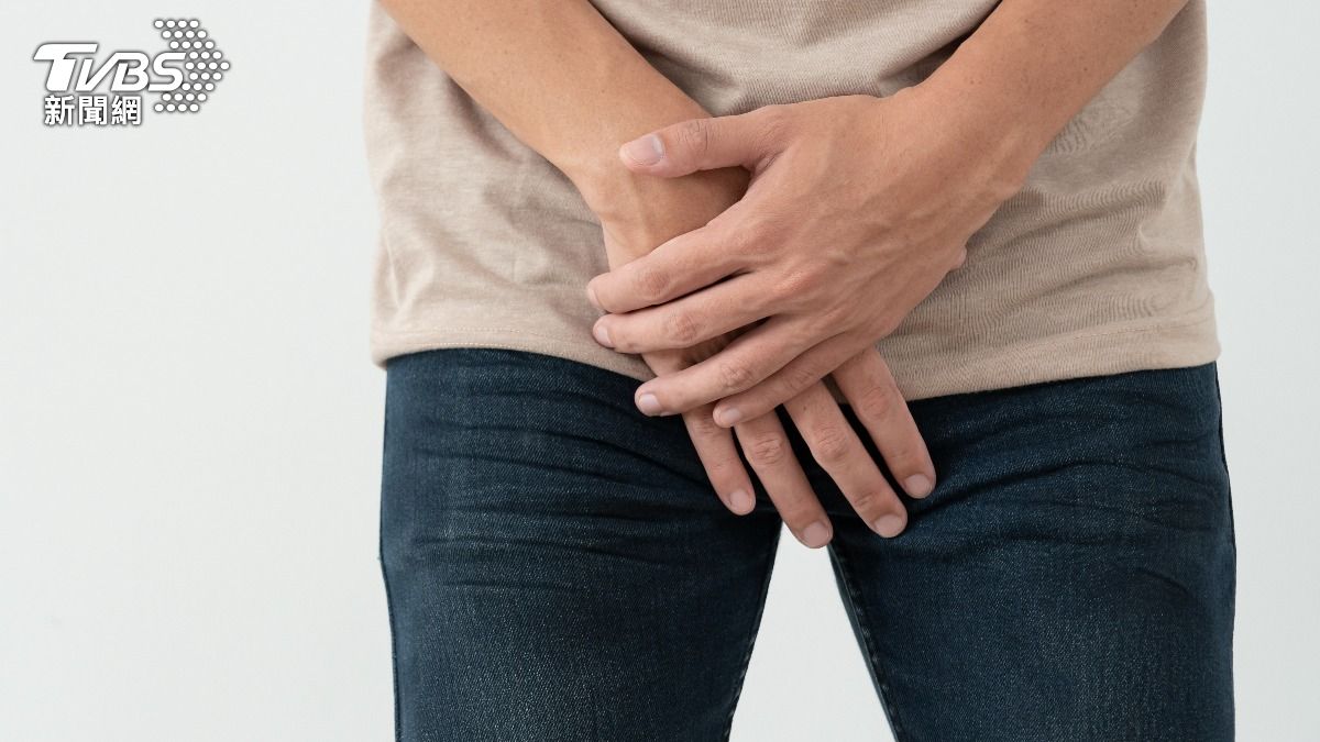 怪男揮刀自宮還縱火!斷根「淋汽油點燃」丟鄰居家