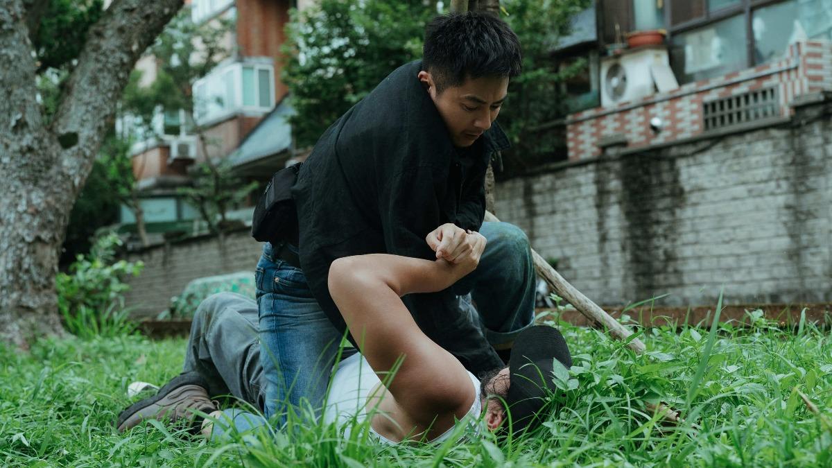 李國毅在劇中有拳拳到肉的近身搏擊戲。(圖/瀚草影視提供)