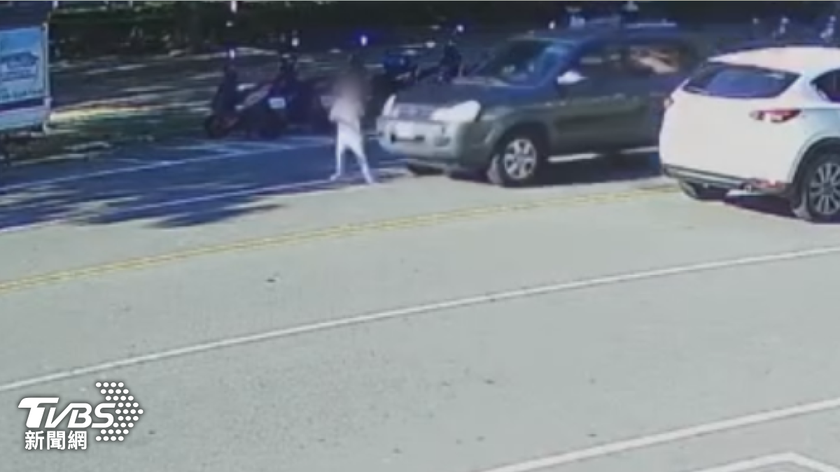 高雄三民區發生一起肇逃車禍！一名6歲女童趁著家長不注意，從公園衝向馬路，遭到一部休旅車撞斷雙腿（圖／翻攝Threads＠_hwcraft_）