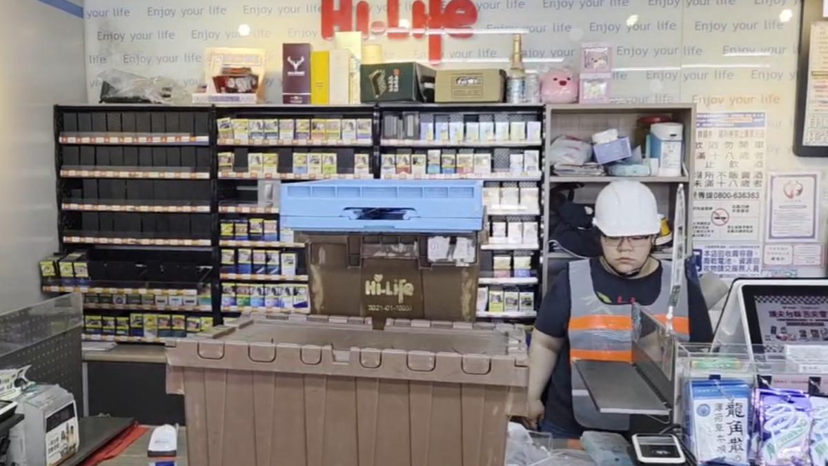 三重美堤店一早派員前往協助撤離作業。(圖/萊爾富提供)