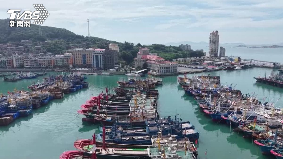 強颱「巴威」即將登陸浙閩沿海,當地漁船已回港避風。(圖/達志影像路透社)
