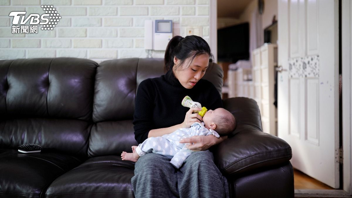 南韓一名19個月大女嬰,曾有67個小時未曾進食,死前體重僅剩4.7公斤。(非當事人,圖/達志影像路透社)